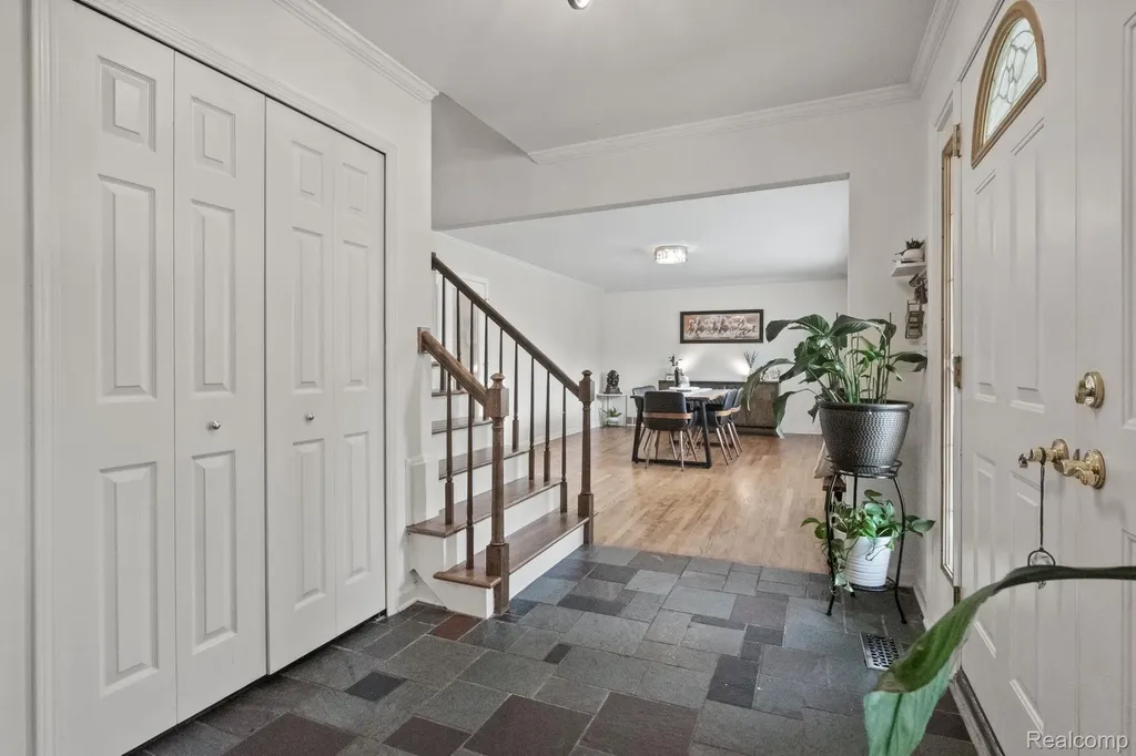 1916 Squirrel Valley Drive Bloomfield Hills City MI 48304