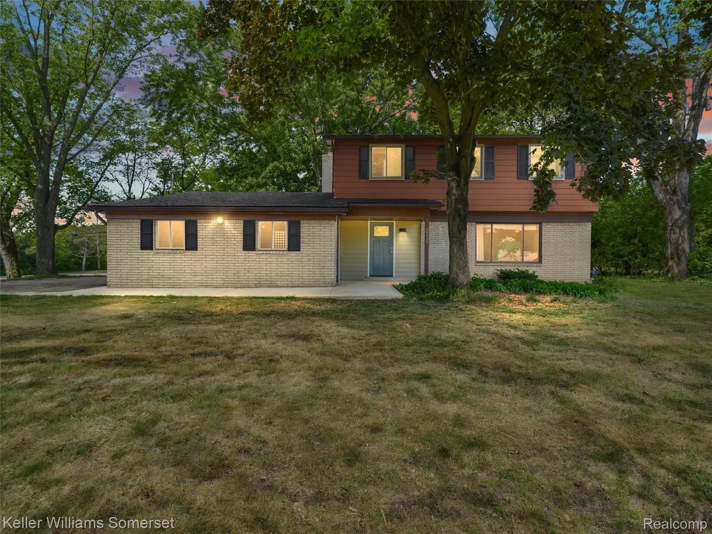 29523 Ravenscroft Street Oakland Charter Township MI 48331