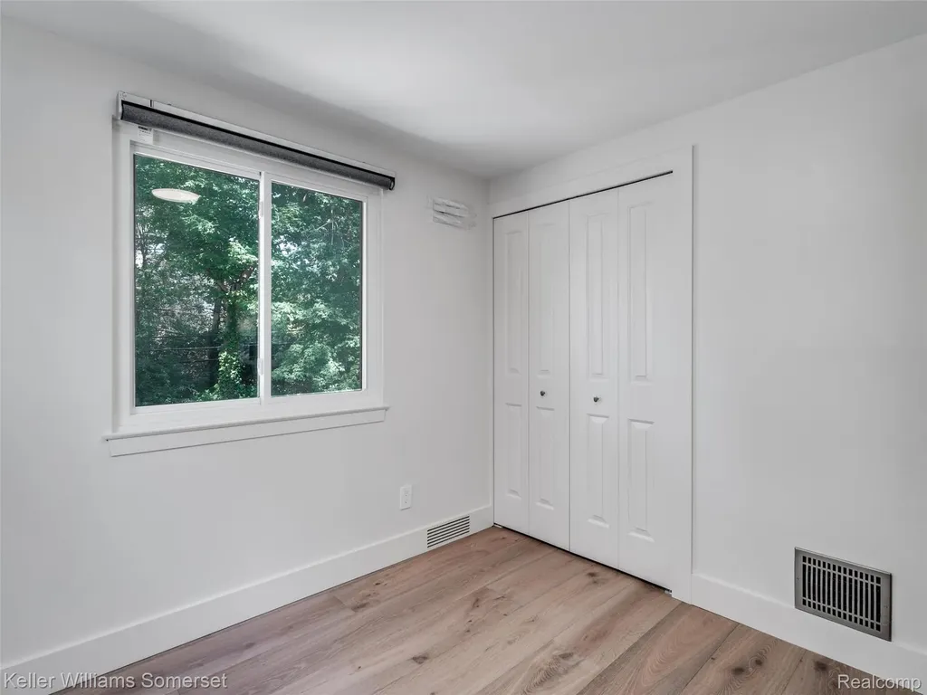 29523 Ravenscroft Street Oakland Charter Township MI 48331