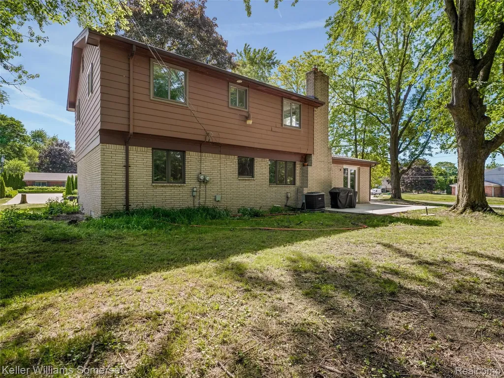 29523 Ravenscroft Street Oakland Charter Township MI 48331