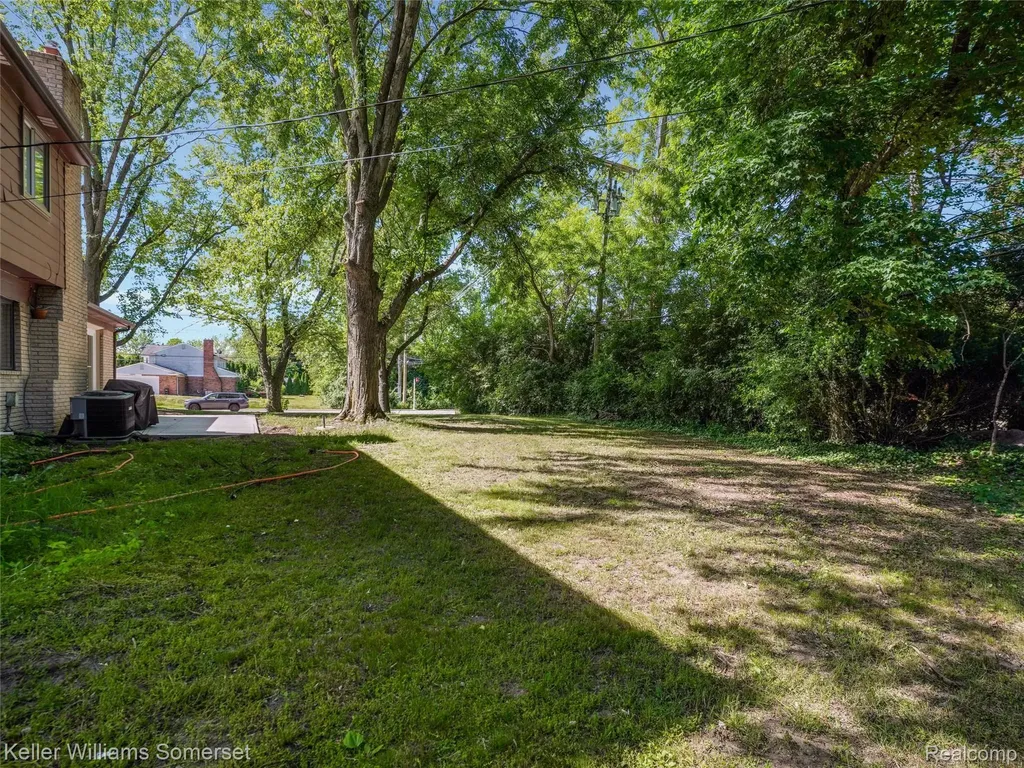 29523 Ravenscroft Street Oakland Charter Township MI 48331
