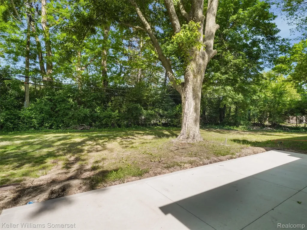 29523 Ravenscroft Street Oakland Charter Township MI 48331