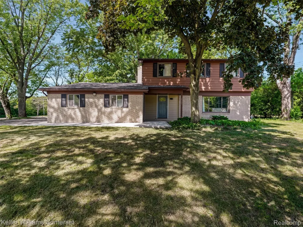 29523 Ravenscroft Street Oakland Charter Township MI 48331