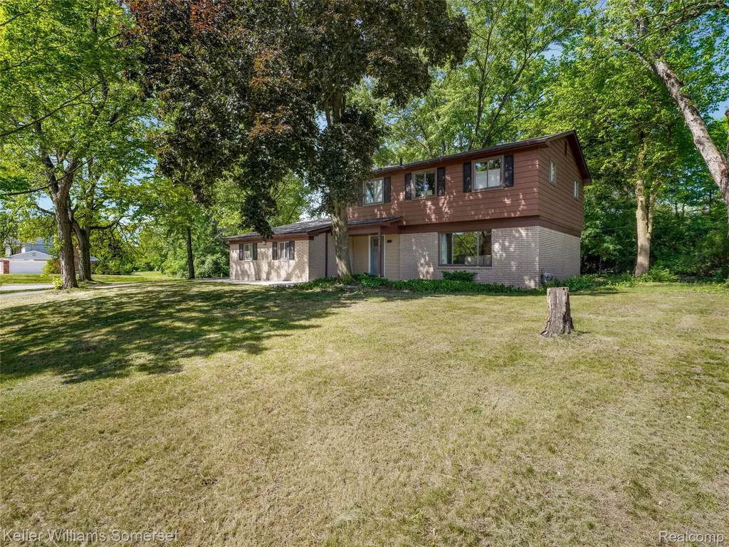 29523 Ravenscroft Street Oakland Charter Township MI 48331