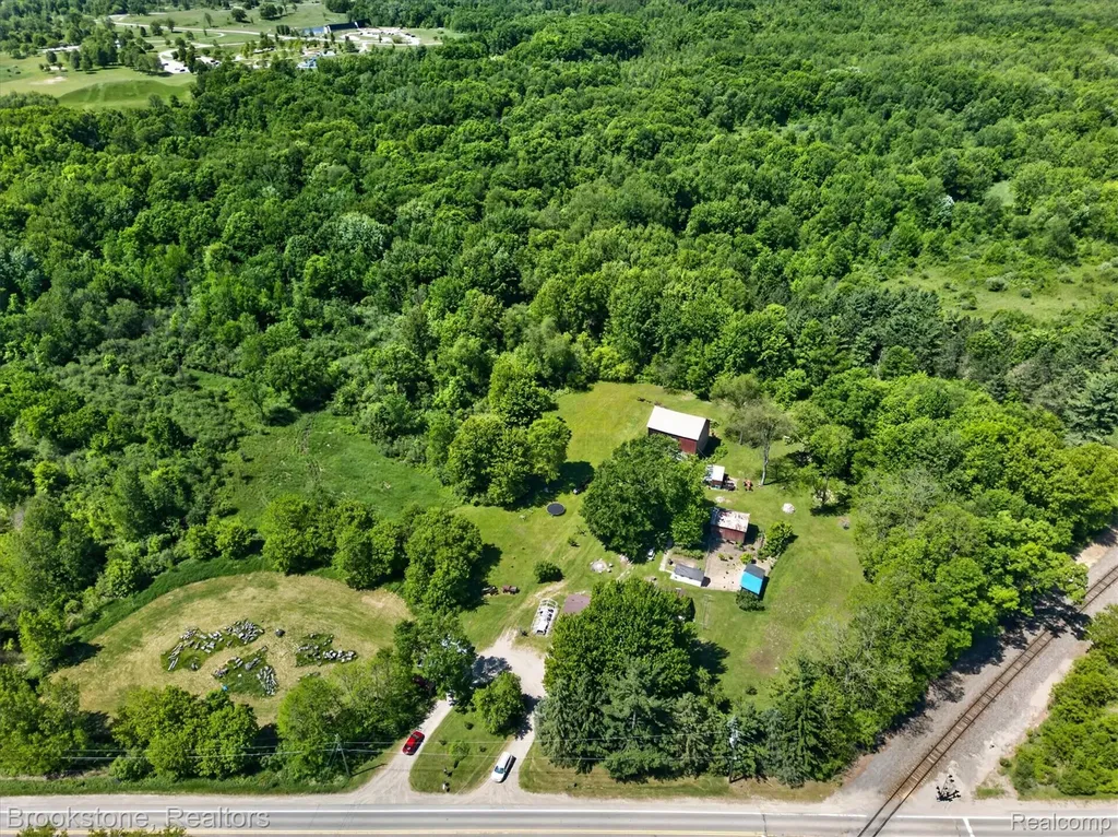 9449 & 9437 Andersonville Road Springfield Charter Township MI 48346