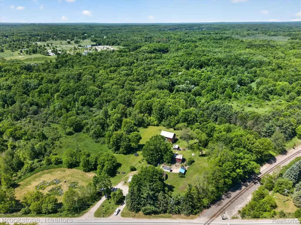 9449 & 9437 Andersonville Road Springfield Charter Township MI 48346