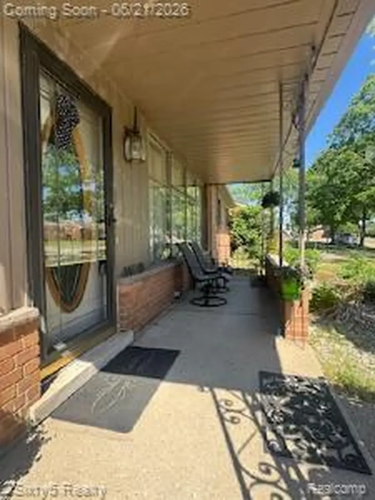35852 Pinetree Street Livonia City MI 48150