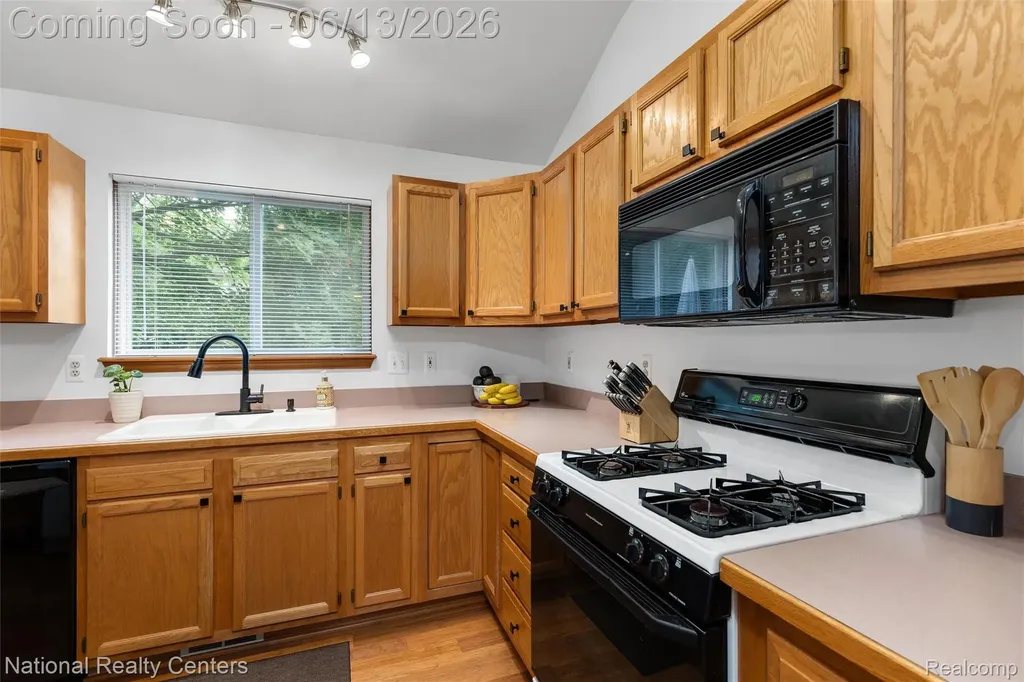 7451 Garland Avenue Hamburg Township MI 48116
