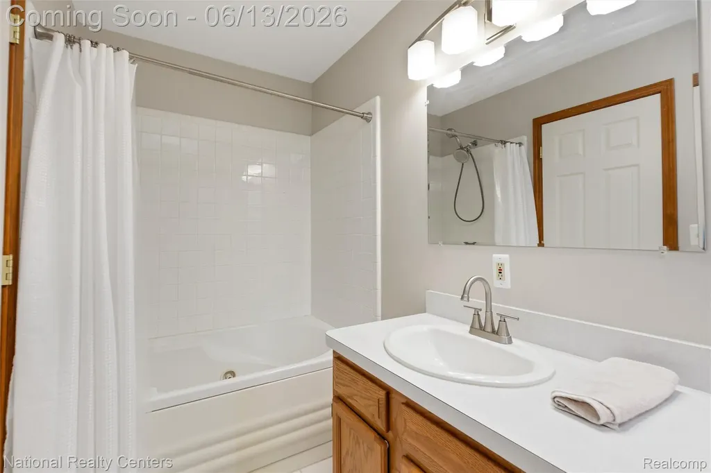 7451 Garland Avenue Hamburg Township MI 48116
