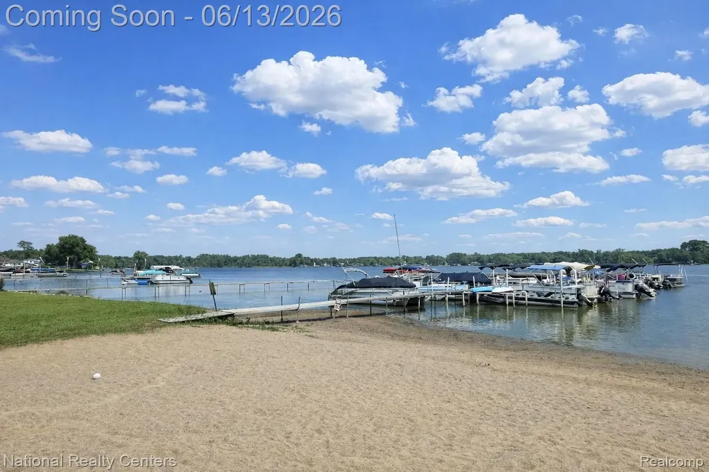 7451 Garland Avenue Hamburg Township MI 48116