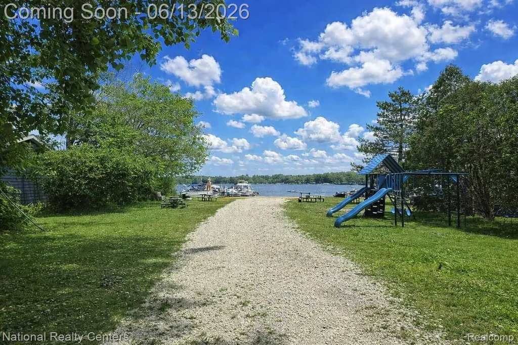 7451 Garland Avenue Hamburg Township MI 48116