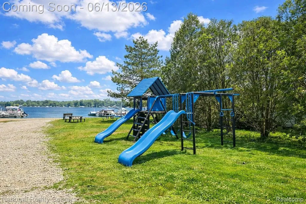 7451 Garland Avenue Hamburg Township MI 48116