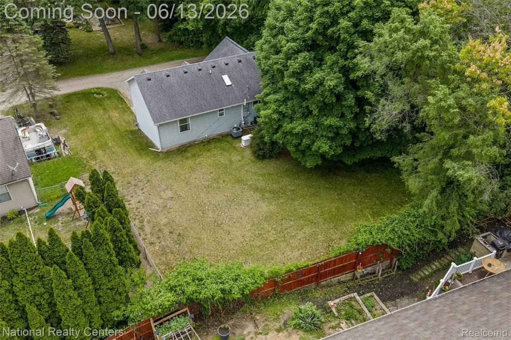 7451 Garland Avenue Hamburg Township MI 48116