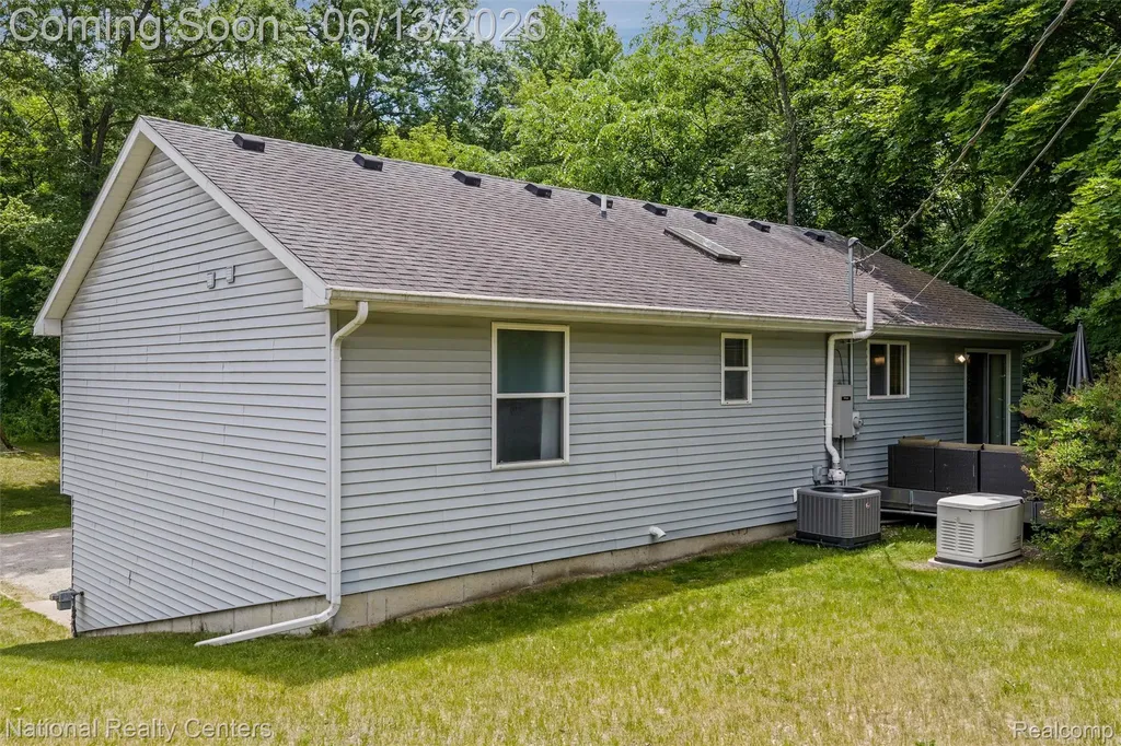 7451 Garland Avenue Hamburg Township MI 48116