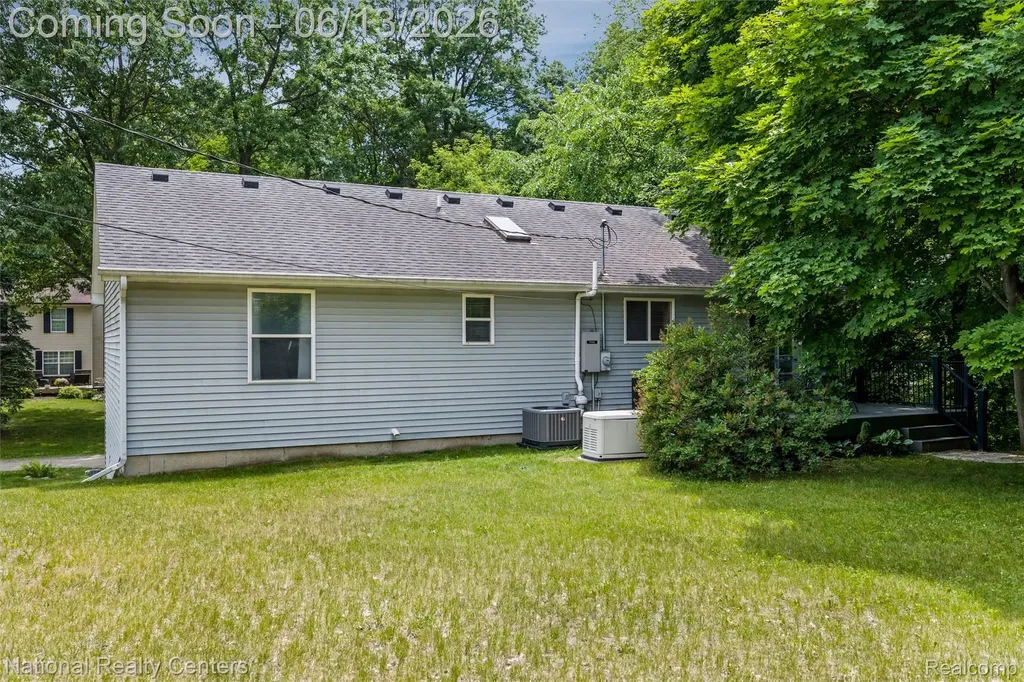 7451 Garland Avenue Hamburg Township MI 48116