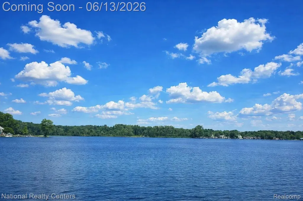7451 Garland Avenue Hamburg Township MI 48116