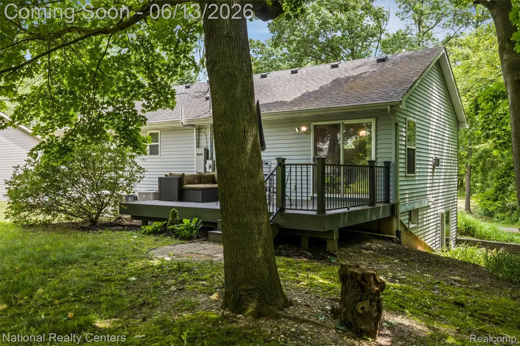 7451 Garland Avenue Hamburg Township MI 48116