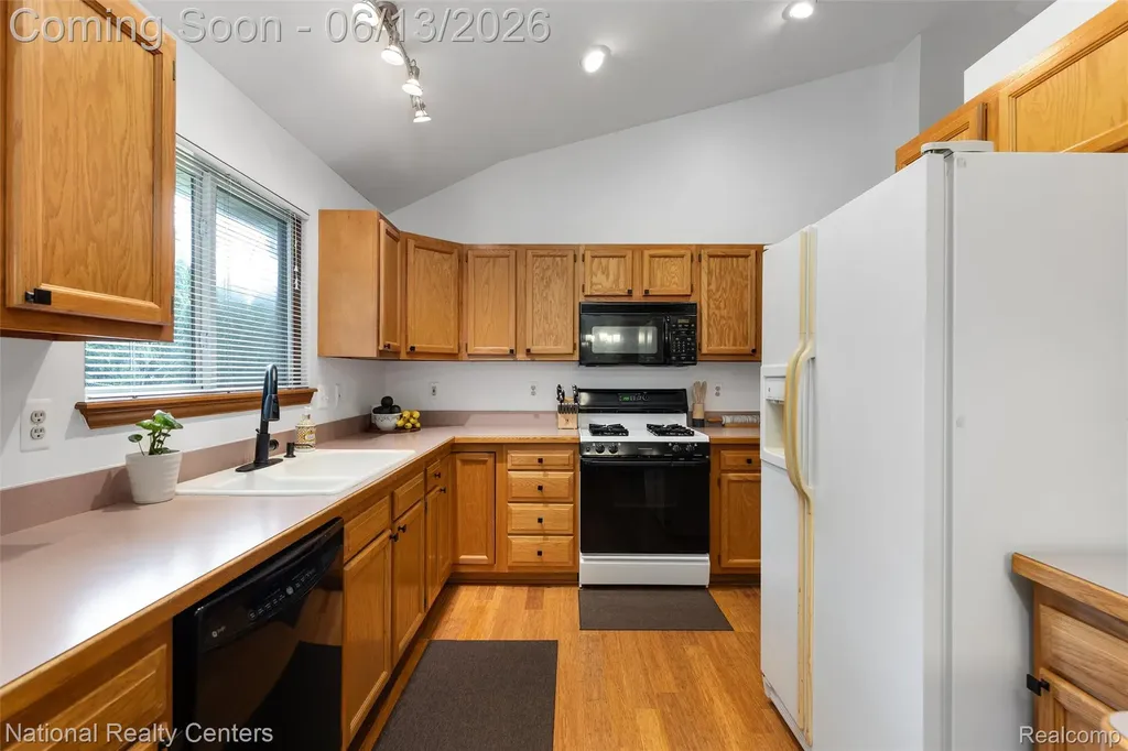 7451 Garland Avenue Hamburg Township MI 48116