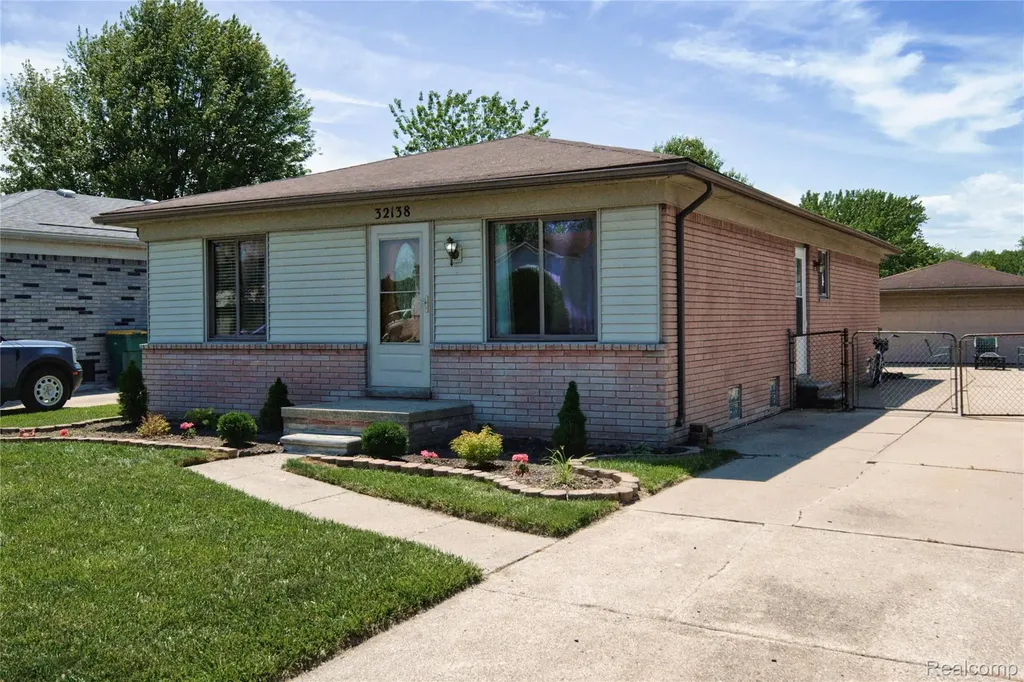 32138 Glaser Road Brownstown Charter Township MI 48173