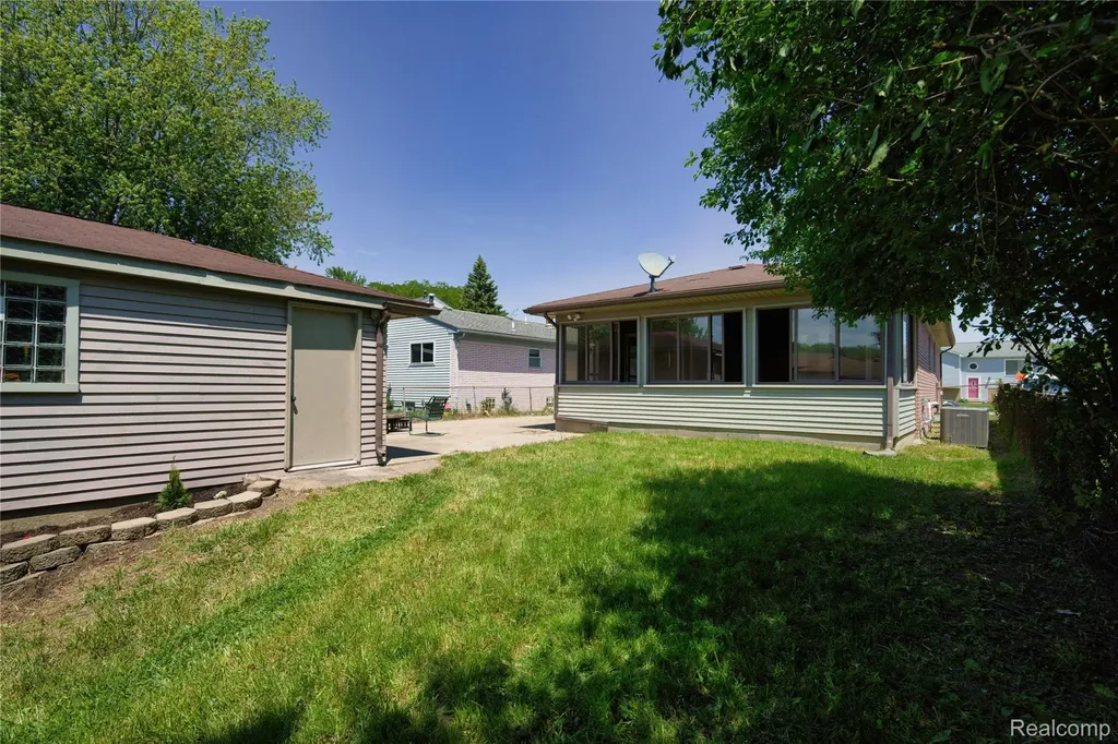 32138 Glaser Road Brownstown Charter Township MI 48173