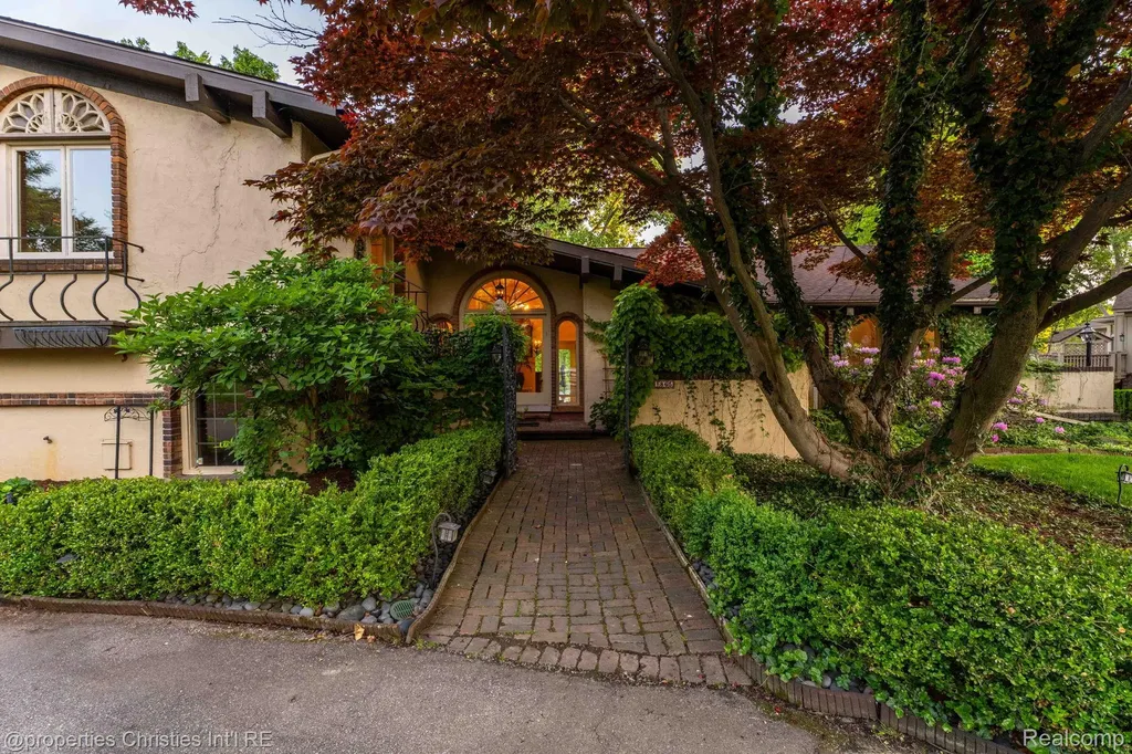1865 Harvest Lane Bloomfield Hills City MI 48302