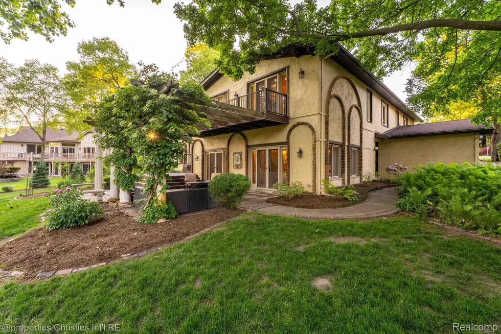 1865 Harvest Lane Bloomfield Hills City MI 48302