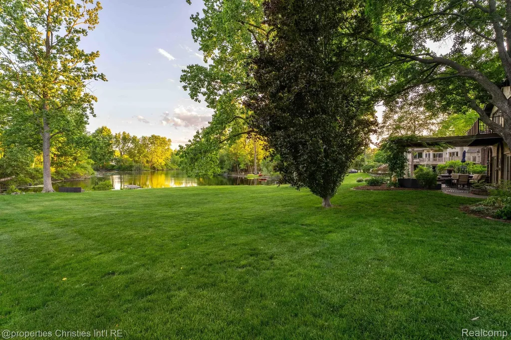 1865 Harvest Lane Bloomfield Hills City MI 48302