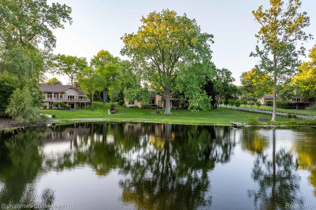 1865 Harvest Lane Bloomfield Hills City MI 48302