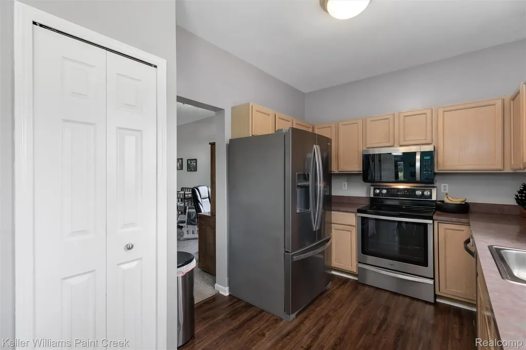 3314 Valley Rise Drive Holly Village MI 48442