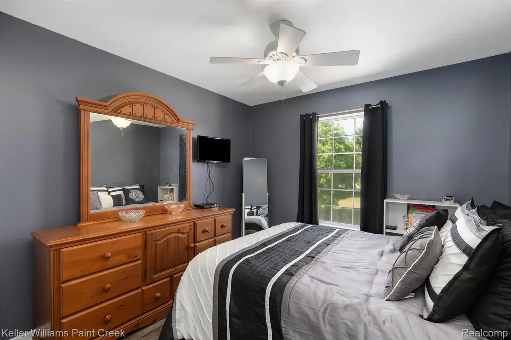 3314 Valley Rise Drive Holly Village MI 48442