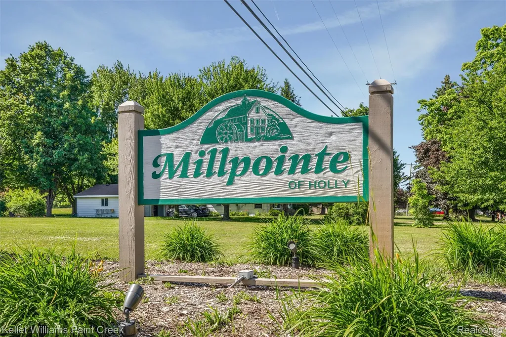 3314 Valley Rise Drive Holly Village MI 48442