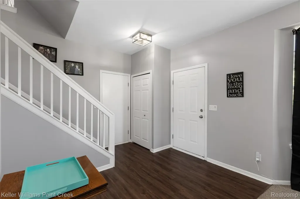 3314 Valley Rise Drive Holly Village MI 48442