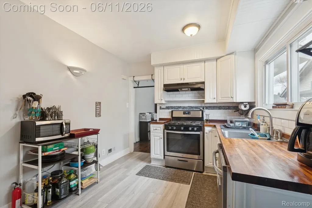 265 E Lewiston Avenue Ferndale City MI 48220