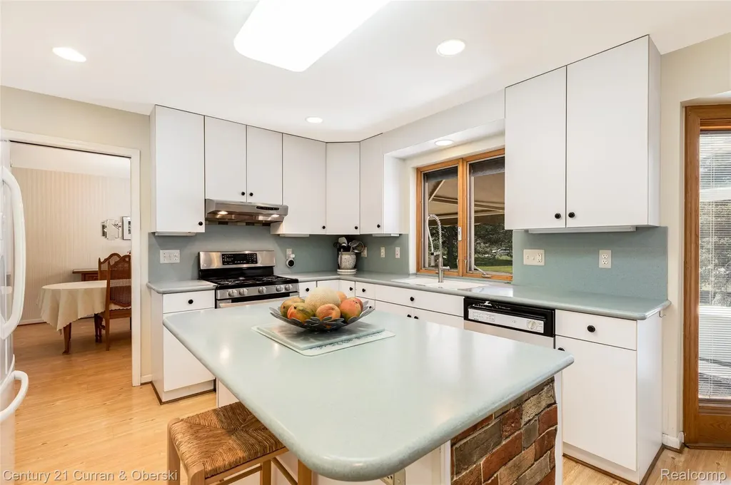 31259 Applewood Lane Farmington Hills City MI 48331