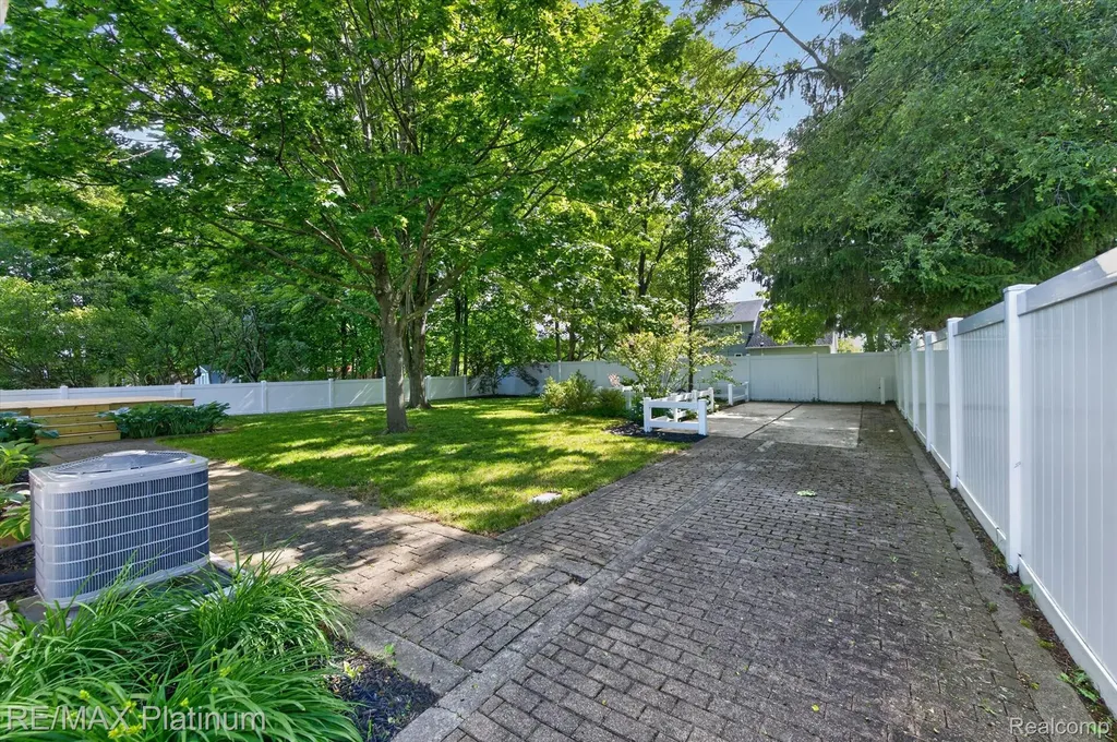318 N 5th Street Brighton City MI 48116