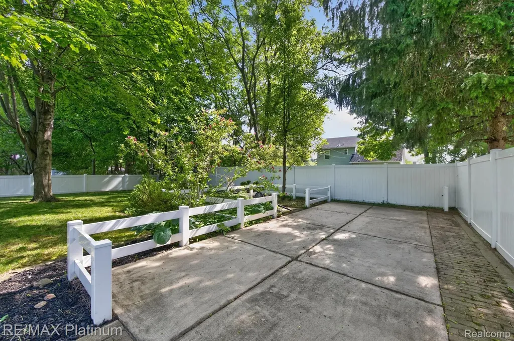 318 N 5th Street Brighton City MI 48116