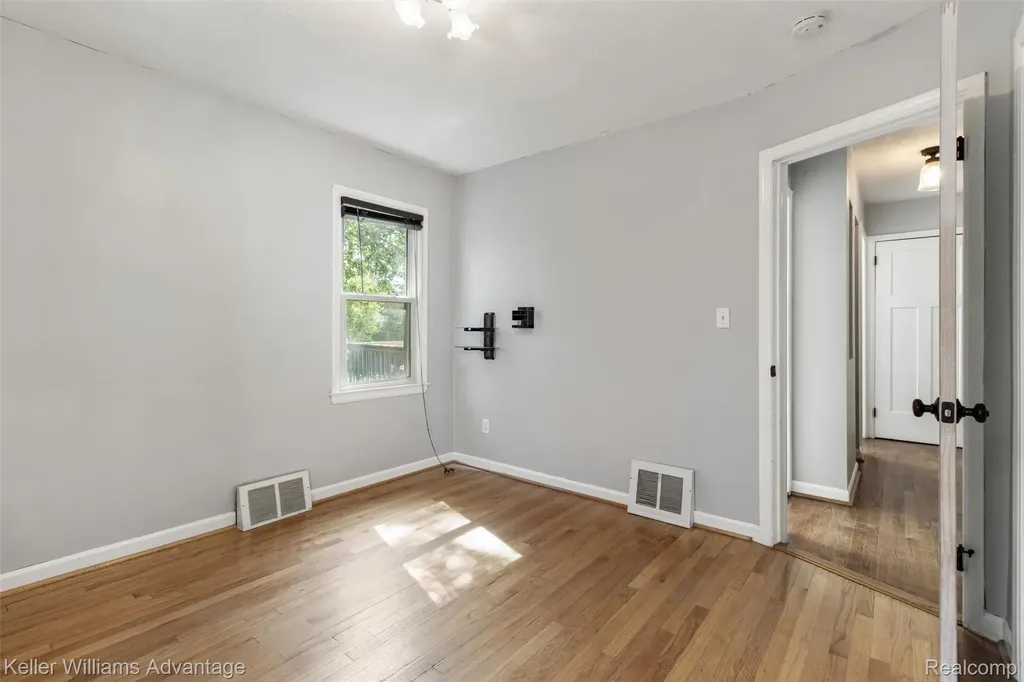 617 S Edgeworth Avenue Royal Oak City MI 48067
