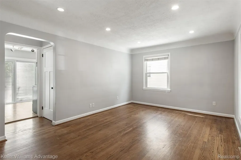 617 S Edgeworth Avenue Royal Oak City MI 48067