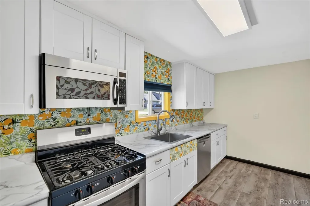 1060 W Williamson Avenue Flint Charter Township MI 48507