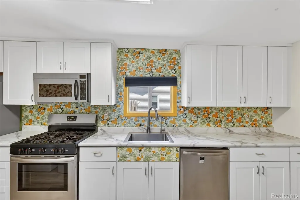 1060 W Williamson Avenue Flint Charter Township MI 48507