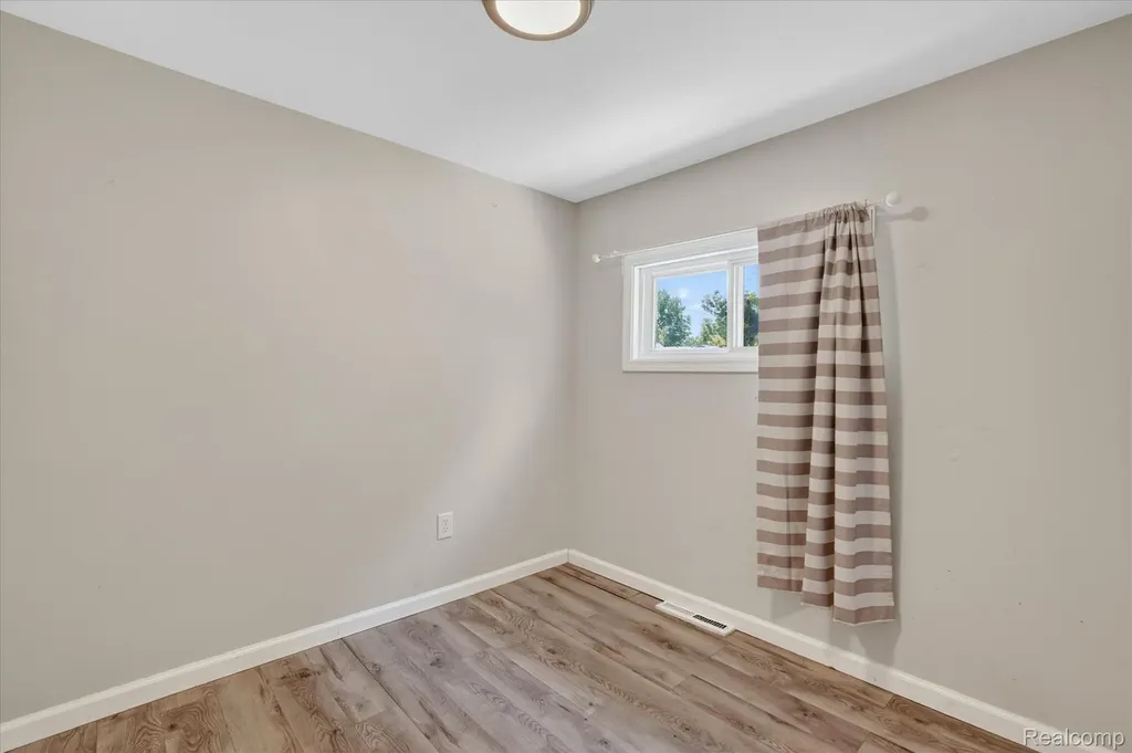 1060 W Williamson Avenue Flint Charter Township MI 48507