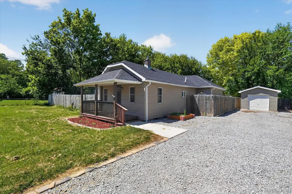 1060 W Williamson Avenue Flint Charter Township MI 48507