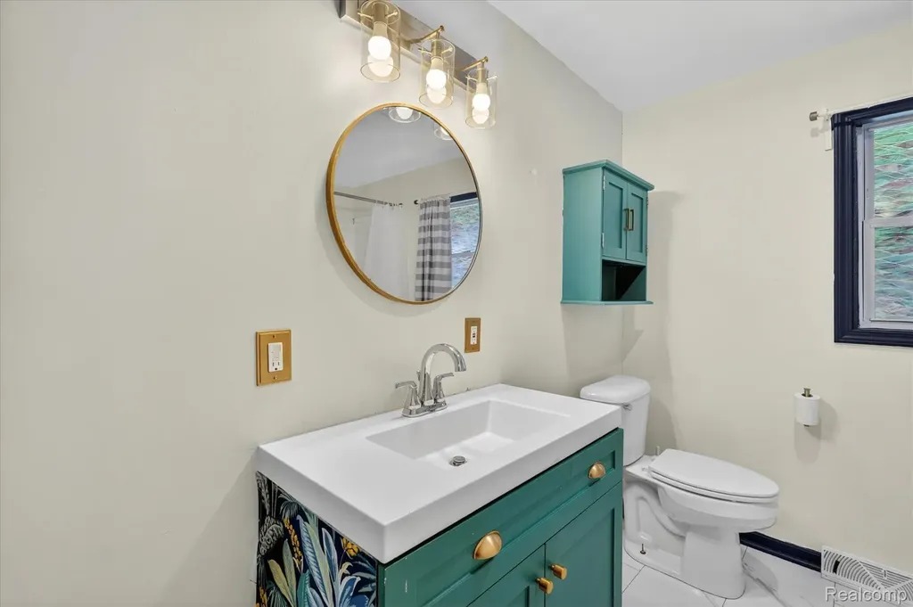 1060 W Williamson Avenue Flint Charter Township MI 48507