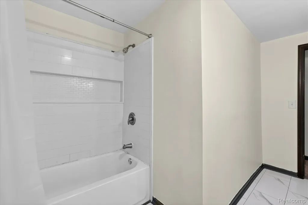 1060 W Williamson Avenue Flint Charter Township MI 48507