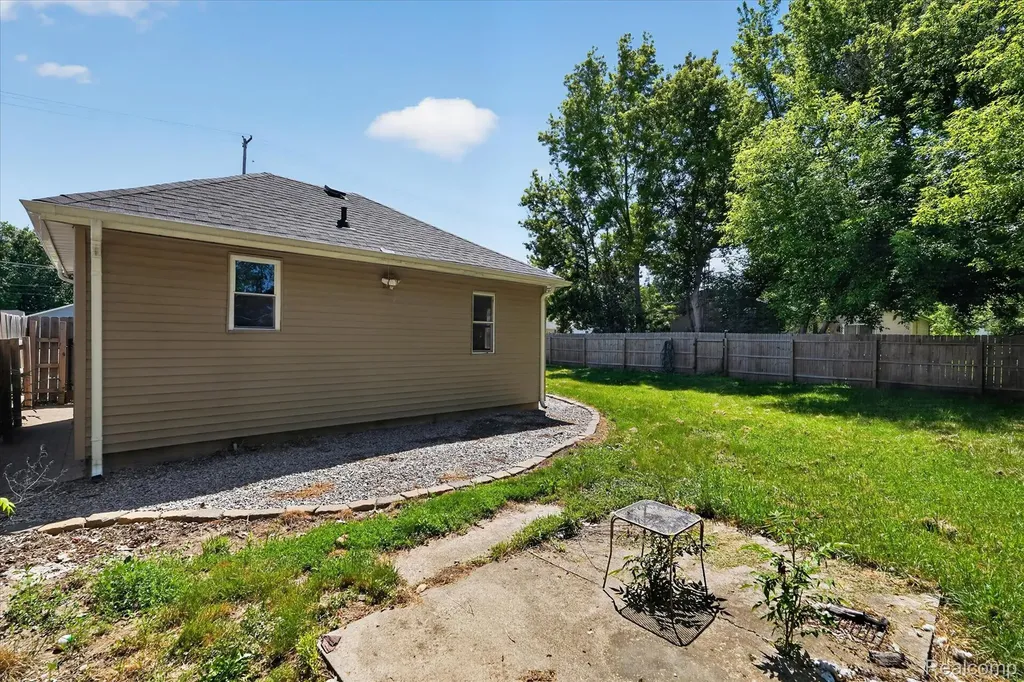 1060 W Williamson Avenue Flint Charter Township MI 48507