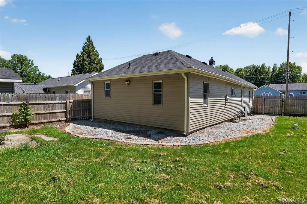 1060 W Williamson Avenue Flint Charter Township MI 48507