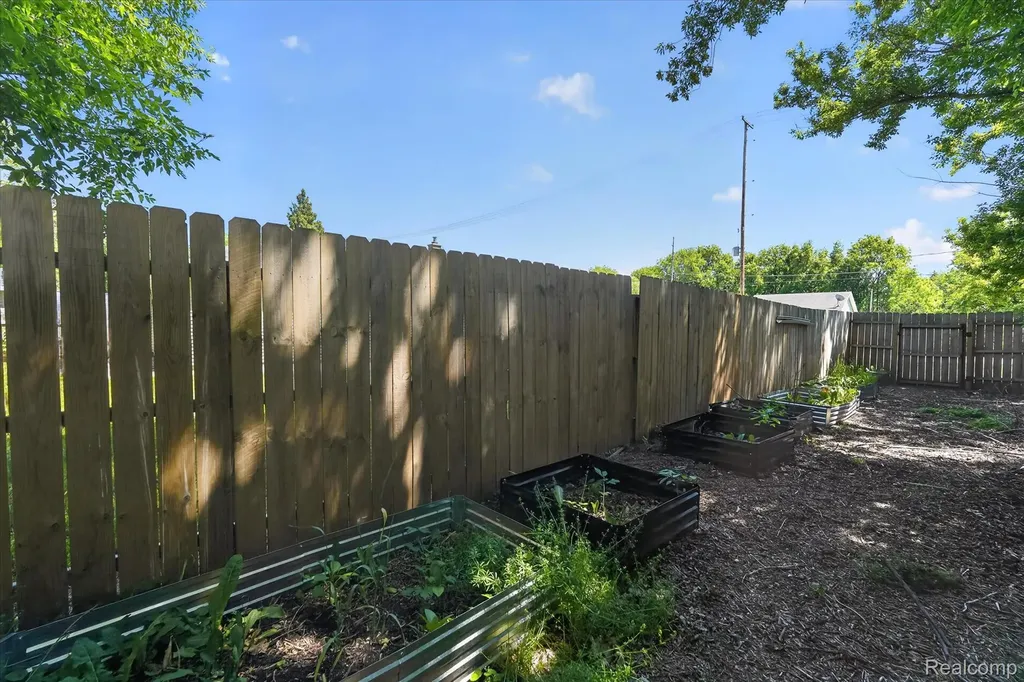 1060 W Williamson Avenue Flint Charter Township MI 48507