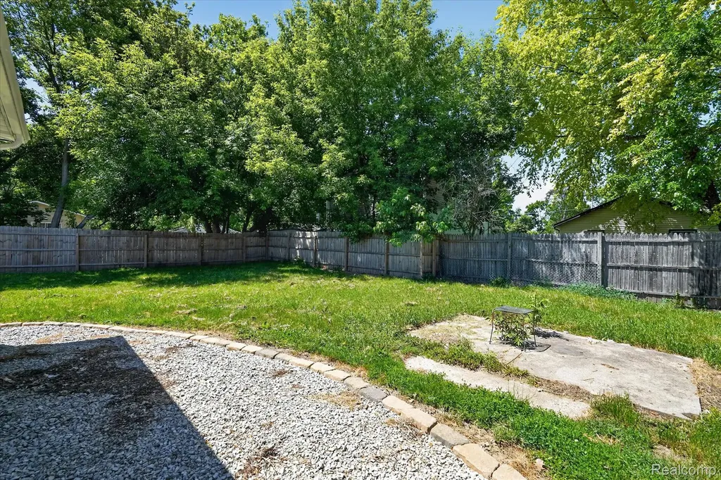1060 W Williamson Avenue Flint Charter Township MI 48507