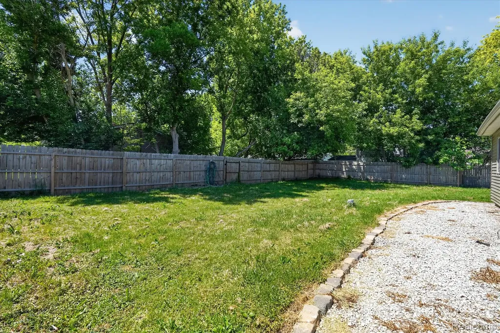 1060 W Williamson Avenue Flint Charter Township MI 48507