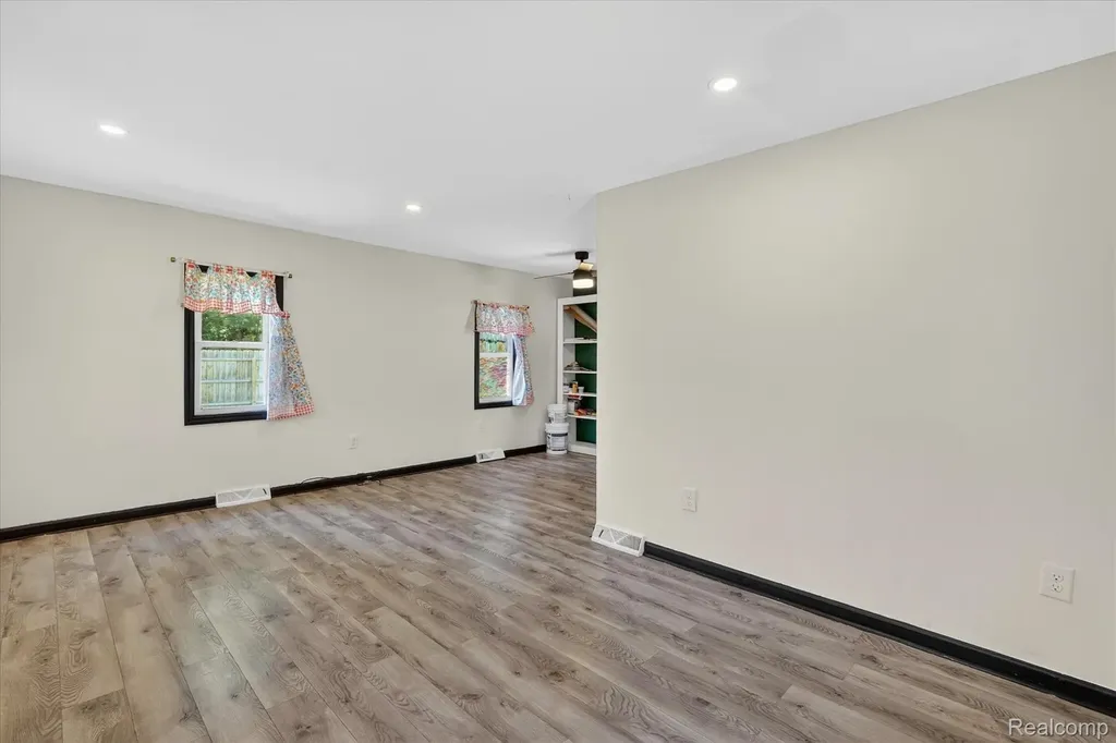 1060 W Williamson Avenue Flint Charter Township MI 48507
